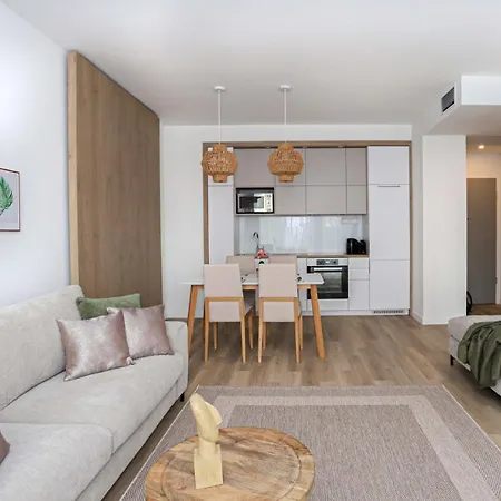 Platan With Lakeview Apartment