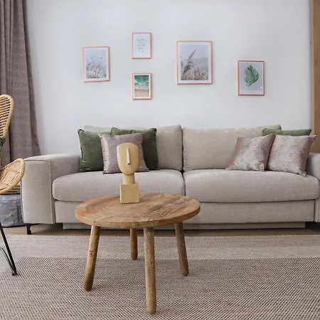 Platan With Lakeview