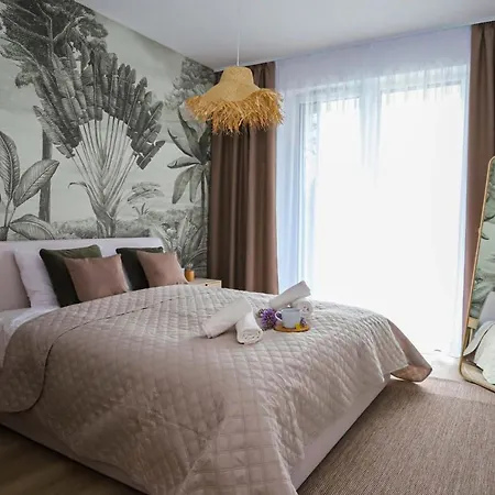 Platan With Lakeview