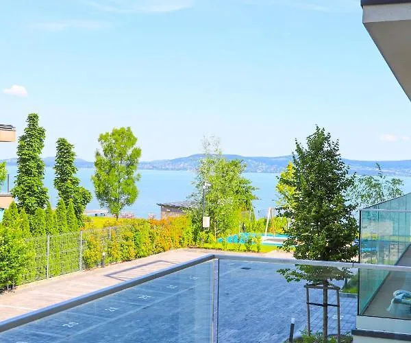 Platan With Lakeview Apartman